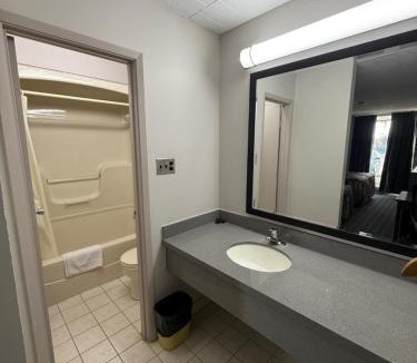 Mississauga Hotel | Fort York Motel