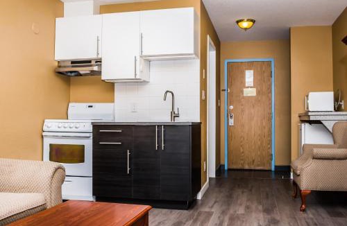 Fox Creek Hotel | Fox Creek Inn