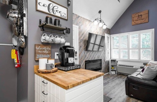 Craigleith Apartment | Fox Ridge | Hot Tub & Shuttle w/Patio