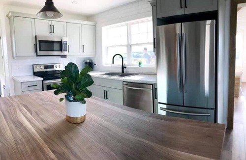 Malpeque Cottage | Foxcliff Cottage - A newly built executive seaside vacation rental!