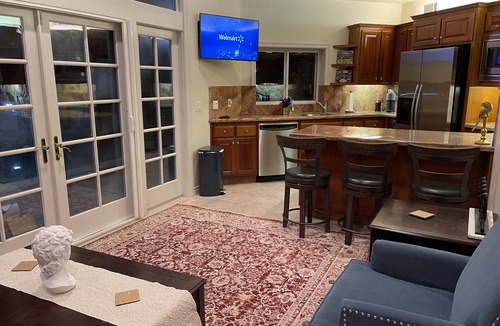 Kit Carson Apartment | French Garden Poolside Retreat -Wine & Safari Park