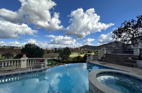 Kit Carson Apartment | French Garden Poolside Retreat -Wine & Safari Park