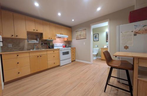 Rossland Apartment | Fresh Studio Apartment in Central Rossland