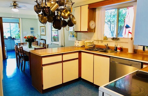 Saanichton House | From Butchart To Beaches, Make Our Home Your Home Away From Home Year Round.