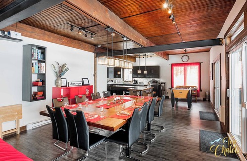 Cheneville Ski Chalet | Front LAKE Simon, HOT TUB, private BEACH, 4 bedroom, 2 private office, 10 beds, 16 people.