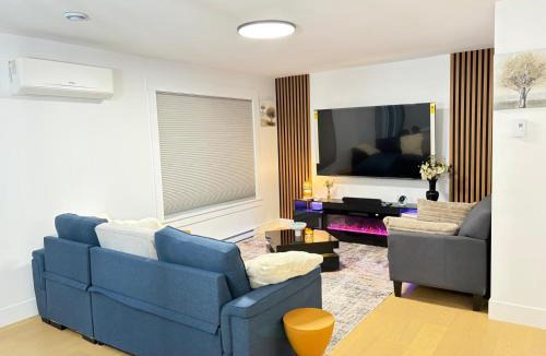 Moncton House | Full AC 3BR, 1 king Ensuite, 2 Queen, Sleeps 7