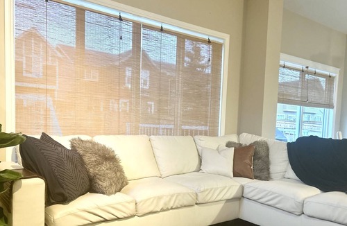 Cochrane House | Full House, Pet Friendly, Private Backyard.