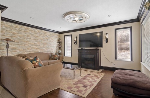West Abbotsford House | Full Private Cozy Home on an Private Acre