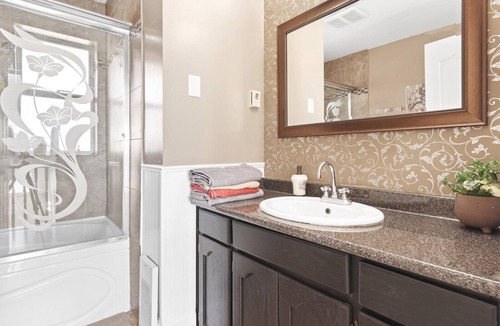 West Abbotsford House | Full Private Cozy Home on an Private Acre