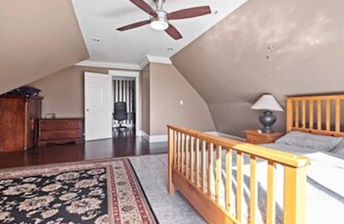 West Abbotsford House | Full Private Cozy Home on an Private Acre