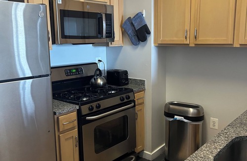 Clarendon Apartment | Fully equipped 1-bedroom, pool, gym & parking in Clarendon, Arlington