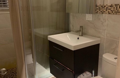 Cote-Des-Neiges—Notre-Dame-De-Grace Apartment | Fully Furnished Home for Your Perfect Getaway!