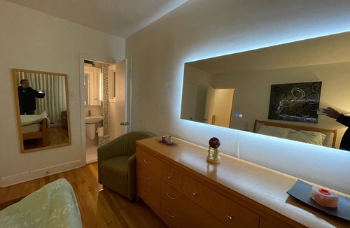 Cote-Des-Neiges—Notre-Dame-De-Grace Apartment | Fully Furnished Home for Your Perfect Getaway!