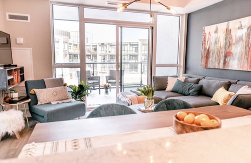 Innisfil Apartment | *FULLY STOCKED MODERN CONDO*