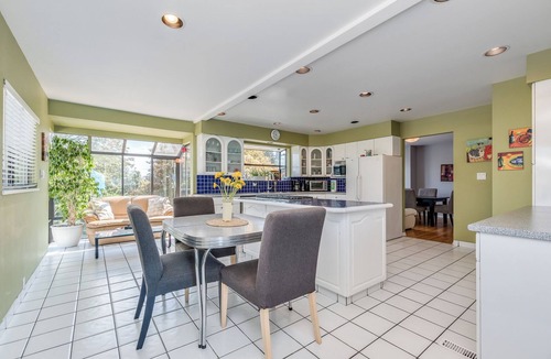 Coquitlam House | Fun and Comfy House with Pool and Hot Tub