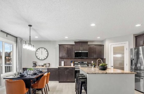 Northwest Edmonton House | Game Night Getaway - HotTub - AC - BBQ - Firetable - KingBed