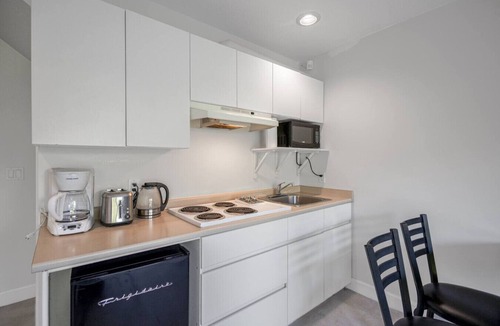 West Point Grey Condo | Garden Suite near Jericho Beach