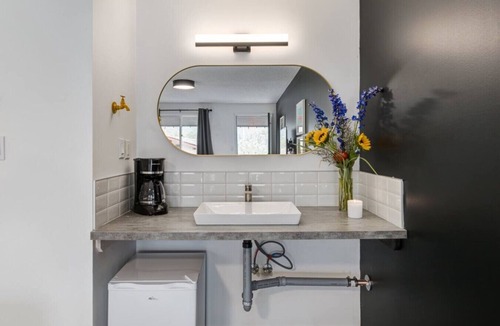 Harvie Heights Condo | Gateway Suites: Charming Stay Perfect for 4 Guests!