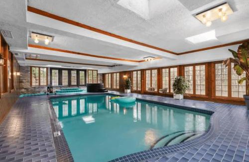 Sainte-Agathe-des-Monts House | Genteman Manor Private Indoor Pool Sauna & Lake