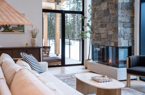 Coquitlam House | Ghost Peak Chalet - Ski-In Access