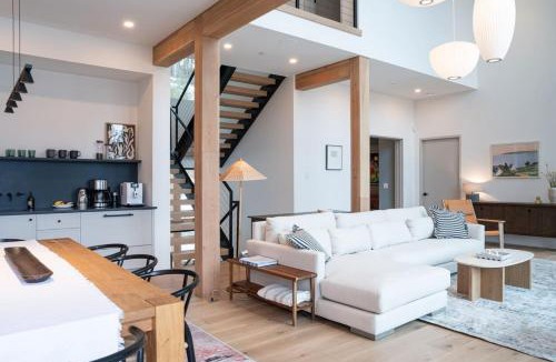 Coquitlam House | Ghost Peak Chalet - Ski-In Access