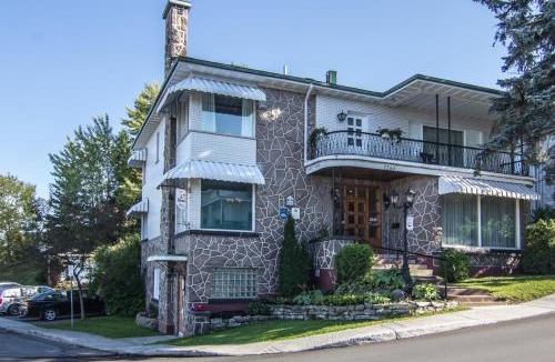 Jonquiere Bed & Breakfast | Gite Au P'tit Manoir B&B