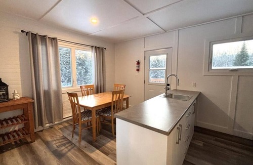Lamarche House | Gite du Ruisseau: maison 3 chambres, secteur tranquille à Lamarche, Qc CAN