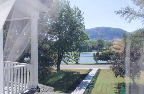 Beloeil House | Gite La Cache