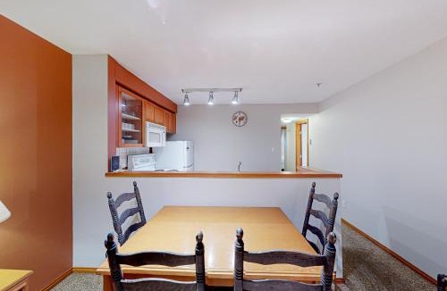 Village North Apartment | Glacier's Reach 115b