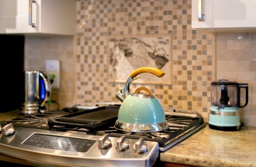 Little Italy Hotel | Glam Stays - Free Parking - Steps to Kensington