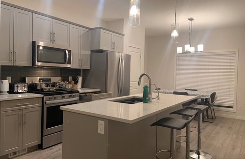 Regina House | Glamorous 3 BR Villa with Double Garage