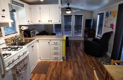 Sherkston Cottage | Glamping 3-bedroom cottage in Sherkston Shores Family Resort with a large yard.