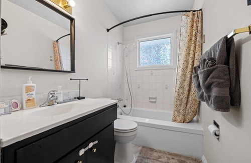 Glenbrook House | Glenbrook*Sleeps10-15*FastWiFi*FreeParking+Netflix