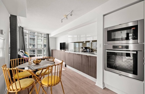 CityPlace Condo | GLOBALSTAY 1 Bedroom with a Romantic View of Trains in Downtown