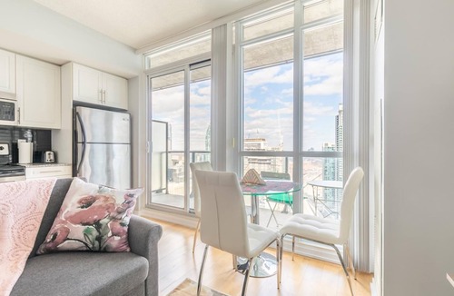 Downtown Toronto Condo | GLOBALSTAY. Bright & Colourful 1Bd Condo DT with a Balcony