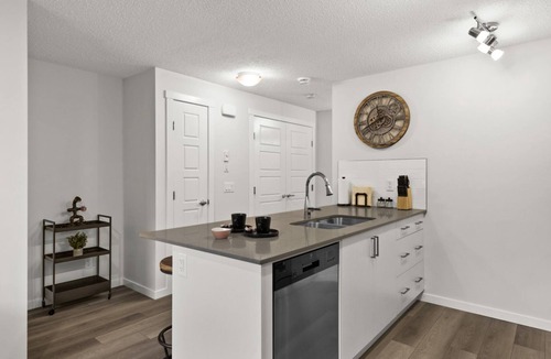 Cranston Apartment | GLOBALSTAY. New Apartments in Cranbrook Free street parking