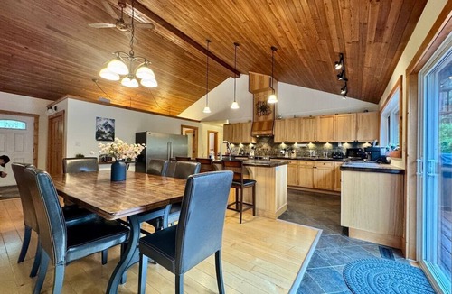 Golden House | Golden Mountain Villa - Hot Tub, Fire pit, Views