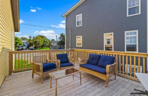 Conception Bay South House | Golden Tide Cottage | 2 Bd, Panoramic Ocean Views