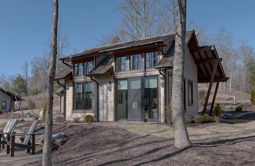 Mineral Bluff Cottage | Golf and Riverfront Cottage | King Bed | Group Availability
