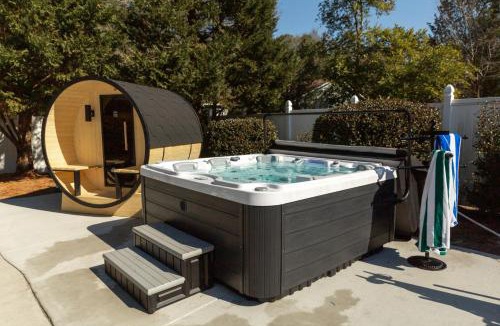 Pinehurst House | Golfer Paradise. Pool, Sauna, Hot Tub, Putting Green and More