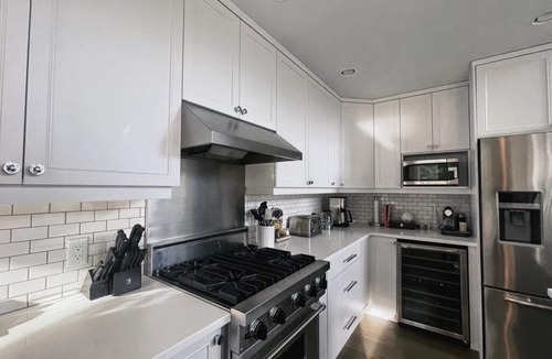 Invermere Cottage | Golfers Paradise- Modern Cape Cod Cabin, Family Friendly, Hot Tub, New floors