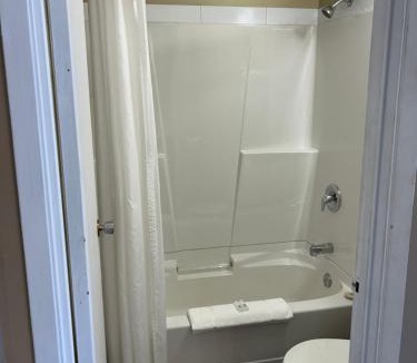 Lloydminster Hotel | Goodknight Inn