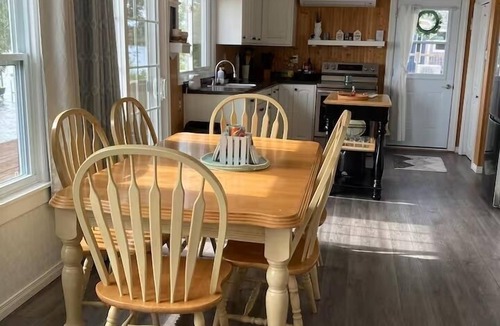 Queensbury House | Gorgeous 4 bedroom home , sitting on beautiful Davidson lake .