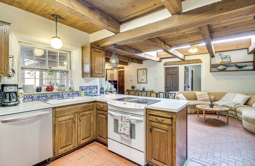 Northeast Heights Cottage | Gorgeous Adobe Home: Classic Santa Fe Style in ABQ
