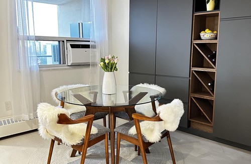 Centennial Park Apartment | Gorgeous Apartment minutes from Pearson Airport