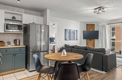 Cougar Creek Condo | Gorgeous mountain views! Stylish 2BR/2BATH condo with AC