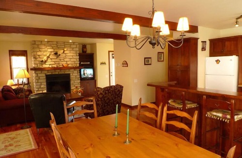 Mont-Tremblant Cottage | Gorgeous/Peaceful Cottage on the mountain with deers and birds.
