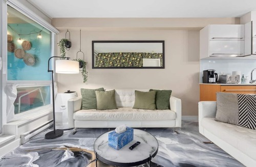 Strathcona Apartment | Gorgeous Unit in Downtown+Private Patio+1Parking