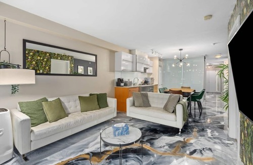 Strathcona Apartment | Gorgeous Unit in Downtown+Private Patio+1Parking