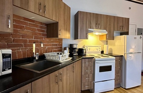 Shaughnessy Village Apartment | Gorgeous Unit Near General Hospital & Concordia